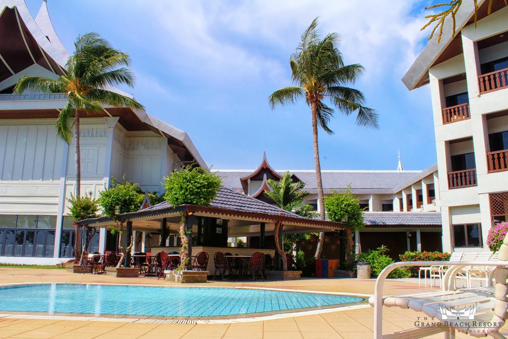 The Grand Beach Resort Port Dickson Exterior photo